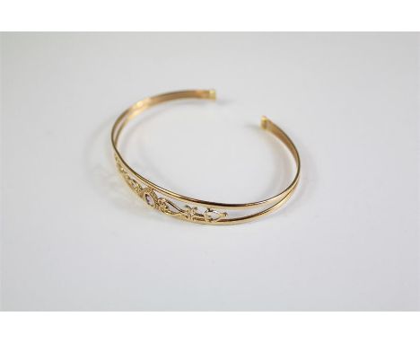A 9ct Gold Amethyst Bangle. The bangle set with a single oval amethyst, approx 5.3 gms, the amethyst approx 5 x 3 mm.