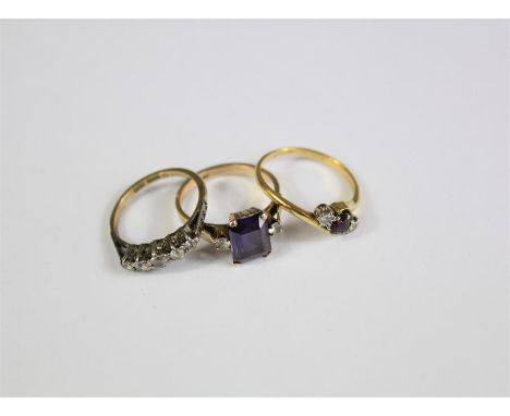 A Quantity of Gold Rings. This lot includes a 14ct Yellow Gold Emerald-Cut Amethyst and White Stone Ring, size P and approx 3