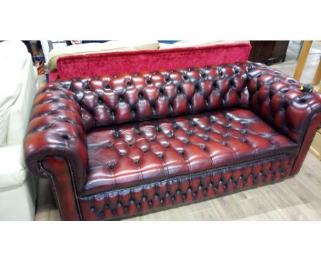 RED LEATHER BUTTON BACK CHESTERFIELD SETTEE