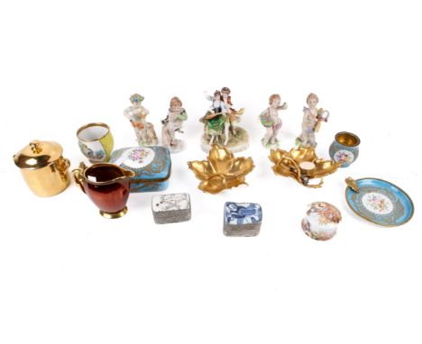 A group of assorted collectables. Featuring Carltonware etc. 