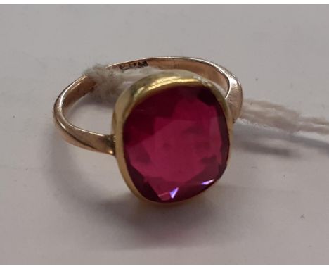 A 9ct gold ring inset with a large ruby, 3.4g 