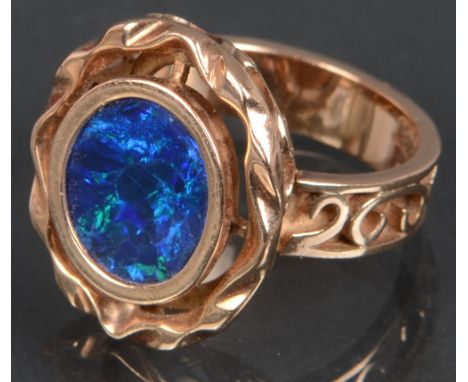 Ring. 14 ct Gold, ca. 7 g, besetzt mit Opal. (Ringgröße 54)