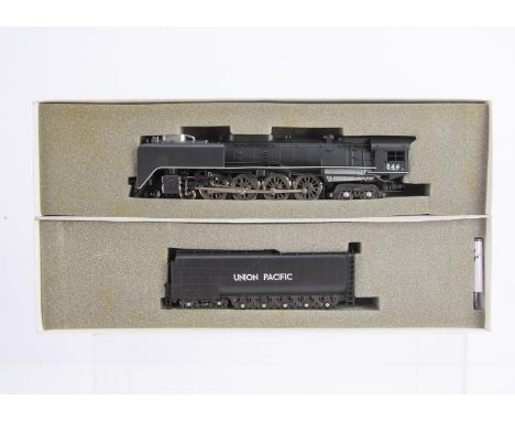 Rivarossi HO Gauge American Outline 1595 Union Pacific black with silver lining FEF Class 3 4-8-4 Locomotive and Tender,  No 