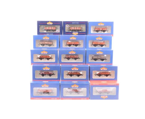 Bachmann 00 Gauge BR bauxite Open wagons  13T High Sided (8, one weathered), with Highbars (5, one weathered), 12T Pipe wagon