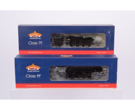 Bachmann OO Gauge Steam Locomotives with Tenders, two boxed BR examples, 31-010 Class 7F 53806 and 32-860 Class 9F 92211 both
