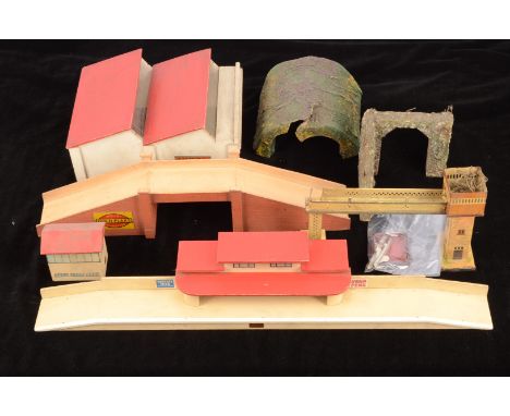 Hornby-Dublo and other makers 00 Gauge Pre-War wooden Buildings,   Dublo Through Station, Signal Box with red roofs  and dama