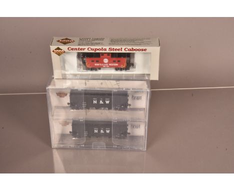 American HO Gauge Broadway Limited H2A 3-Bay Norfolk &amp; Western Hopper Cars,  802 a pack of six in black livery, together 