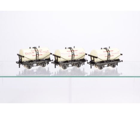 ACE Trains 0 Gauge Tanker Set A, comprising three white United Dairies Tank wagons, in original box, E, appear unrun/lightly 
