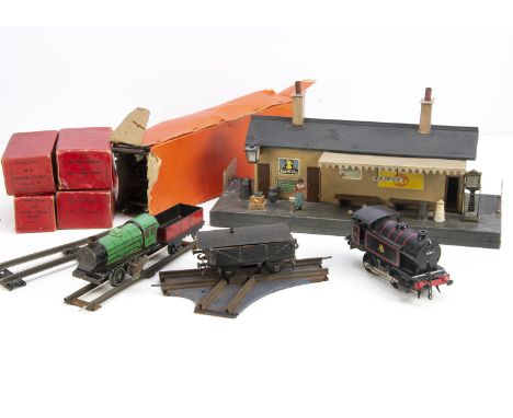 Hornby 0 Gauge clockwork Trains, including boxed No. 40 0-4-0 tank locomotive in BR black (early emblem), G-VG, straight but 