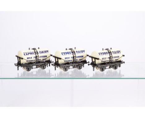 ACE Trains 0 Gauge Tanker Set B, comprising three off white Express Dairies Tank wagons, in original box, E, appear unrun/lig