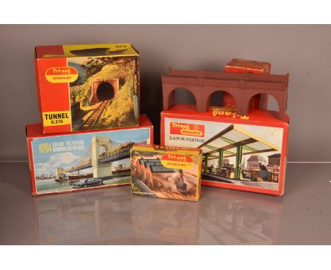 Triang and Triang Hornby Layout Bridges and Other Accessories, al boxed Triang Hornby, R146 Modern Engine Shed (complete), R2