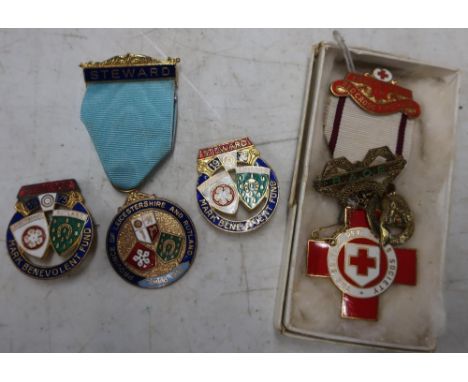 Silver gilt R.A.O.B Buffalo Lodge bar brooch, an enamel Red Cross Society medal, Stewards Masonic badge and two Steward 1975 