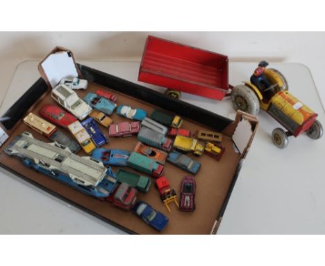 Tinplate toy tractor and various diecast vehicles in one box including Hot Wheels, Matchbox, Corgi etc 