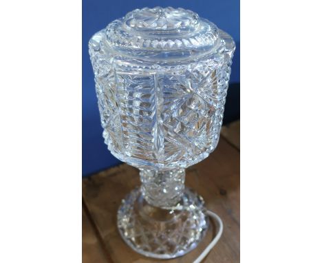 Cut glass table lamp (height 25cm) 