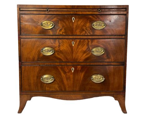 Georgian mahogany bachelor's chest, fitted with slide over three graduating drawers with figured and matched fronts, boxwood 