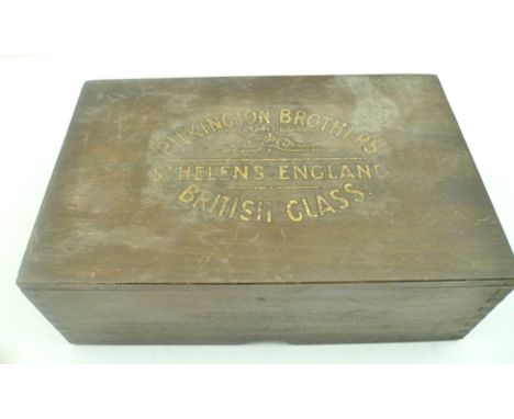 "PILKINGTON BROTHERS LTD" - A WOODEN BOX WITH PRINTED LID CONTAINING SPECIMENS OF "CATHEDRAL GLASS", each 5cm x 2.5cm tile be