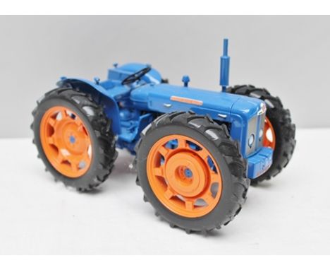 UNIVERSAL HOBBIES A 1:16 SCALE DIE-CAST MODEL OF A FORDSON COUNTY SUPER 4 TRACTOR (blue) 