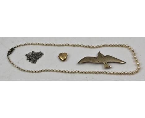 A CULTURED PEARL GRADUATED NECKLACE, together with a STERLING SILVER BIRD BROOCH and a yellow metal heart shaped PENDANT LOCK