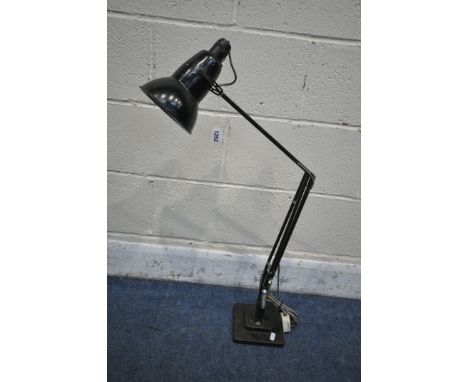 A VINTAGE BLACK PAINTED HERBERT TERRY ANGLE POISE LAMP (condition report: rusted, some scratches)