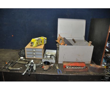 A VINTAGE 'RONEOF' METAL BOX CONTAINING AUTOMOTIVE TOOLS including 8in bearing puller, an Oakes No100/GM flaring tools, sprin