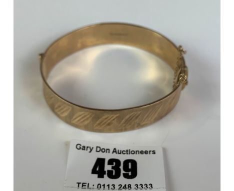 9k gold bangle, 7.5” circumference, w: 26.6 gms