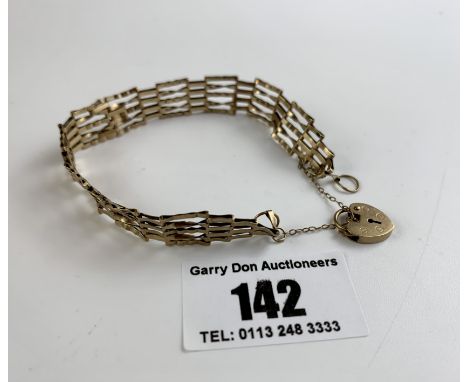 9k gold gate bracelet with heart lock, 7”, w: 5.5 gms