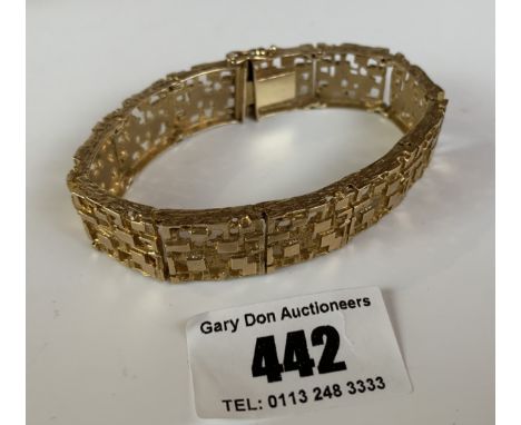9k gold bangle, length 7.5”, w: 35.2 gms