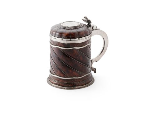 A FINE CONTINENTAL LIDDED TANKARD LATE 17TH CENTURY likely Dutch with makers mark M struck twice, the straight-sided burr woo