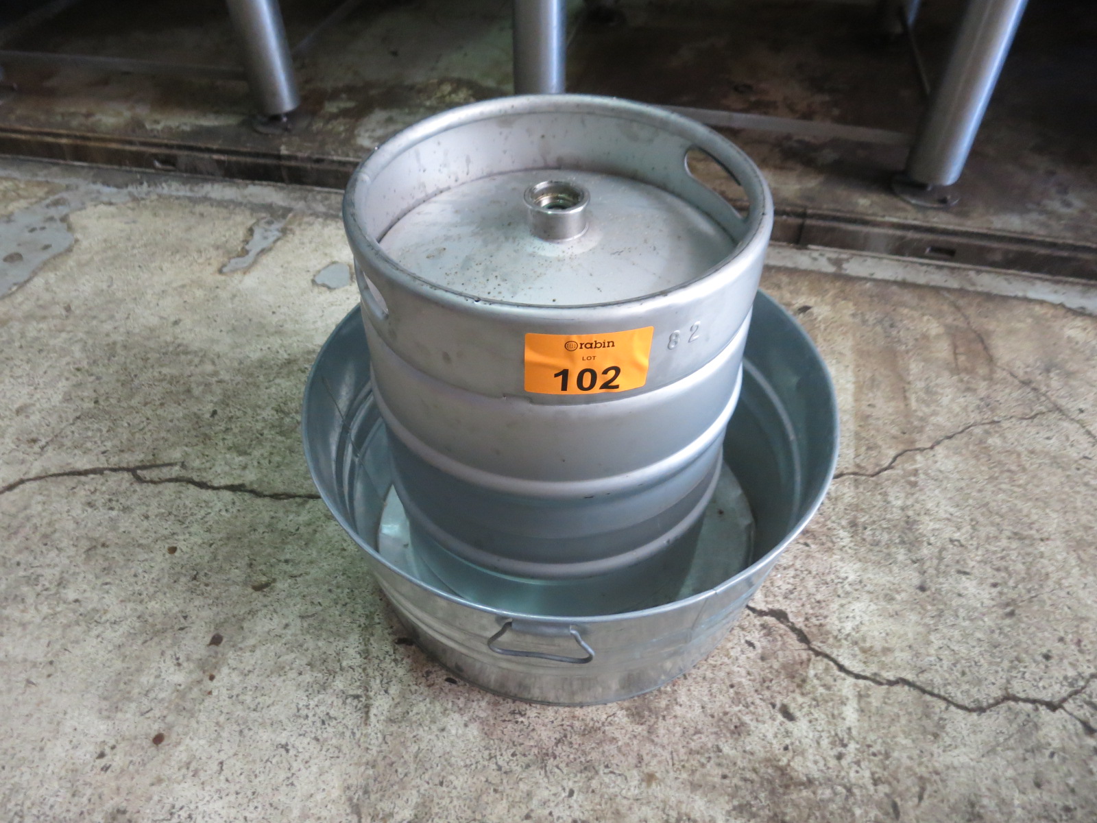 1/2 barrel keg with ice tub