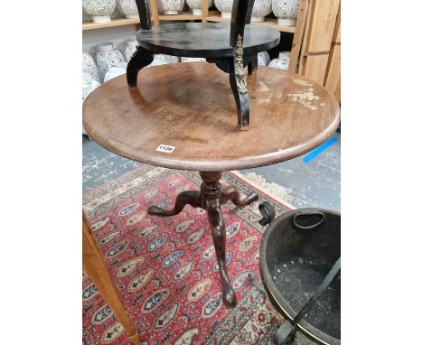 a gerogian tripod table