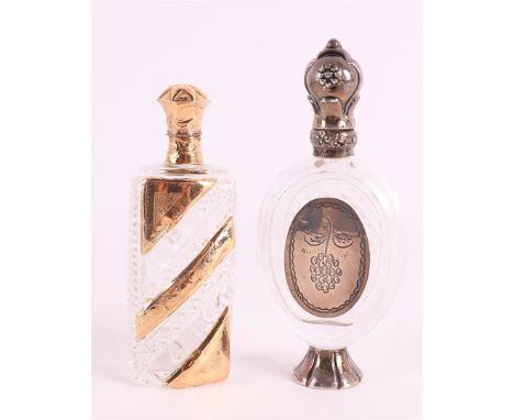 A clear crystal odeur flask with gold flip lid and frame, 19th century, including stopper, h 8.5 cm. Here's another one with 