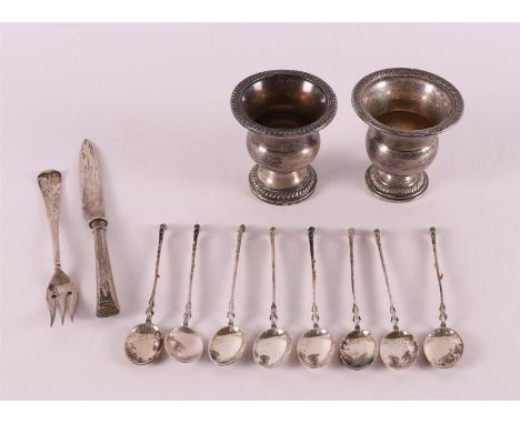 Two Sterling silver cups, 20th century, h 7 cm. Hereby eight silver teaspoons, a fork and knife, a total of 216.5 grams, tot.