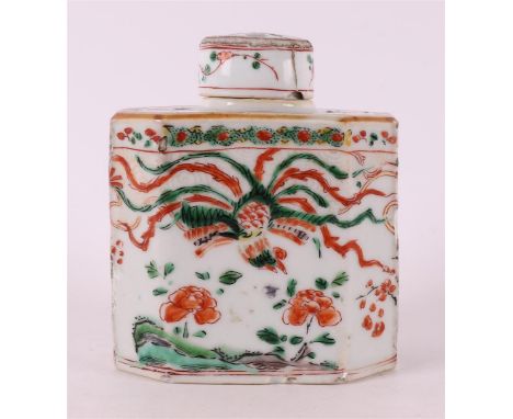 A porcelain famille verte tea caddy, China, Kangxi, around 1700. Red and green decor of a phoenix in a landscape, h 11 cm, to