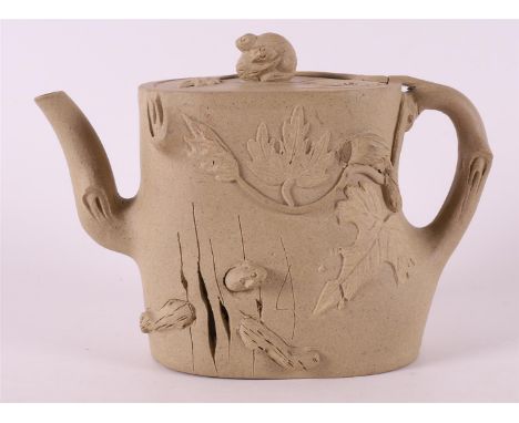A Yixing tree trunk-shaped teapot with relief decoration of mice and squirrels on a branch, China, 19th C., h10cm, tot. 2x (s