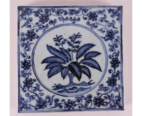 A blue and white porcelain square tile, China, Kangxi style, 20th/21st century. Blue underglaze floral decor, l 20 x w 20 cm.