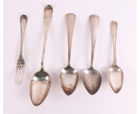 A lot of various 2nd grade 835/1000 silver spoons and a fork, early 20th century, total 462 grams, tot. 5x.