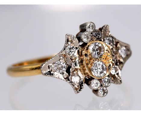 Ring mit 14 Altschliff-Diamanten, zusammen ca. 0,20 ct, im antiken Stil.750/- Gelbgold und Silber. Gesamtgewicht ca. 3 g. Sti