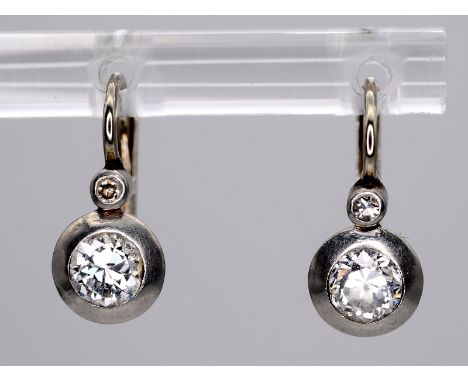 Paar Ohrringe mit Altschliff-Diamanten, zusammen ca. 0,67 ct, Österreich, Anfang 20. Jh.585/- Weißgold. Gesamtgewicht ca. 2,3