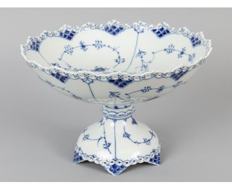 Fußschale / Tafelaufsatz Musselmalet Vollspitze, Royal Copenhagen, Dänemark, 1770er Jahre, Ausführung 20. Jh.Weißporzellan mi