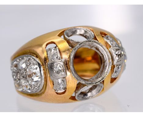 Massiver antiker Bandring mit 4 Leerfassungen und 31 Altschliff-Diamanten, zusammen ca. 1,2 ct, 19./20. Jh.750/- Gelbgold und