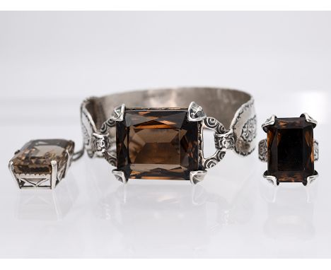 Armspange, Ring und Anhänger mit Collierkette, Goldschmiedewerkstatt Helmut von Kleist, Lilienthal, Worpswede.835/- Sillber. 