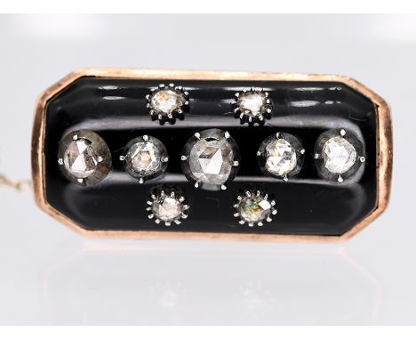 Nadel mit 9 Diamantrosen, zusammen ca. 0,70 ct, um 1800.585/- Roségold. Gesamtgewicht ca. 9,9 g. Längliche, bombierte Rechtec