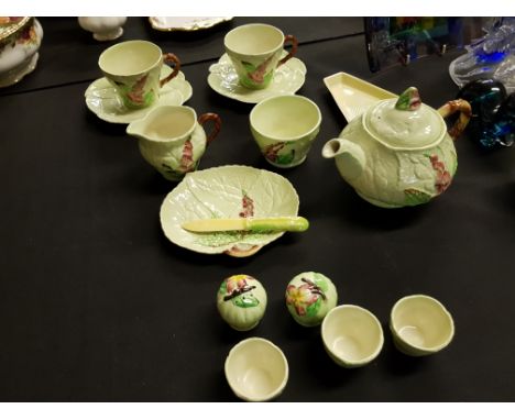 A Carltonware teaser in green leaf design.