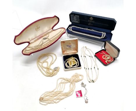 Qty of pearl jewellery inc necklaces, earrings, silver pendant on unmaked chain etc