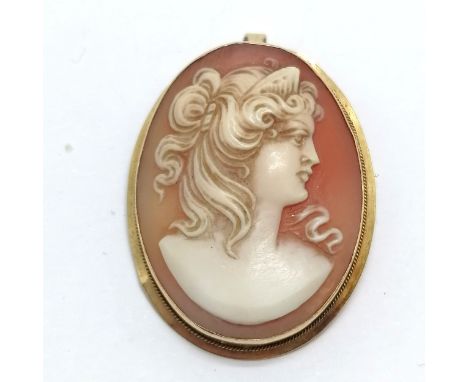 18ct marked gold hand carved cameo portrait brooch / pendant - 3.5cm drop &amp; 4.8g total weight - SOLD ON BEHALF OF THE NEW