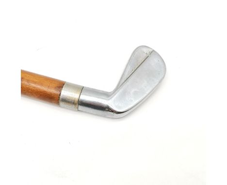 Novelty walking stick in the form of a golf club 90 cm in length. 