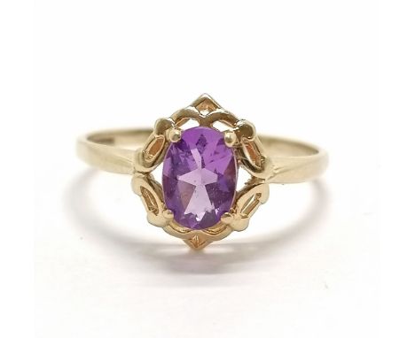 9ct hallmarked gold amethyst oval stone set ring - size P½ &amp; 1.6g total weight 