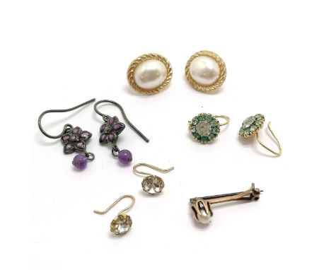 3 x pairs of 9ct gold earrings (total weight 3.3g) t/w pair of silver amethyst/enamel/haematite earrings &amp; unmarked gold 