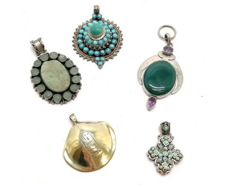 5 x silver pendants inc British Museum Products silver gilt egyptian hieroglyphics, green stone / amethyst (7cm), 2 x turquoi