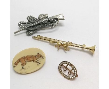 Unmarked antique gold cut pearl detail pin brooch (1.5g &amp; lacks 1 pearl) t/w oval fox brooch by D Blood &amp; 2 hunting b